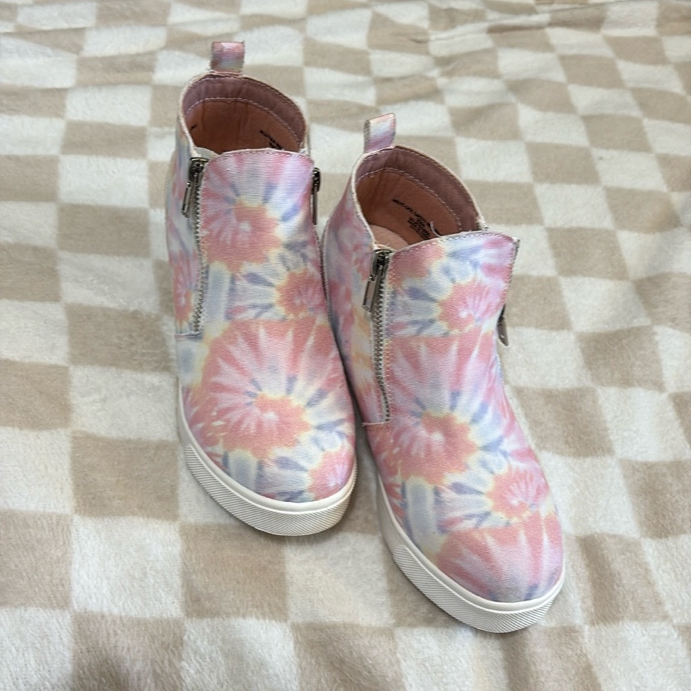 Tie-Dye Kid Heals